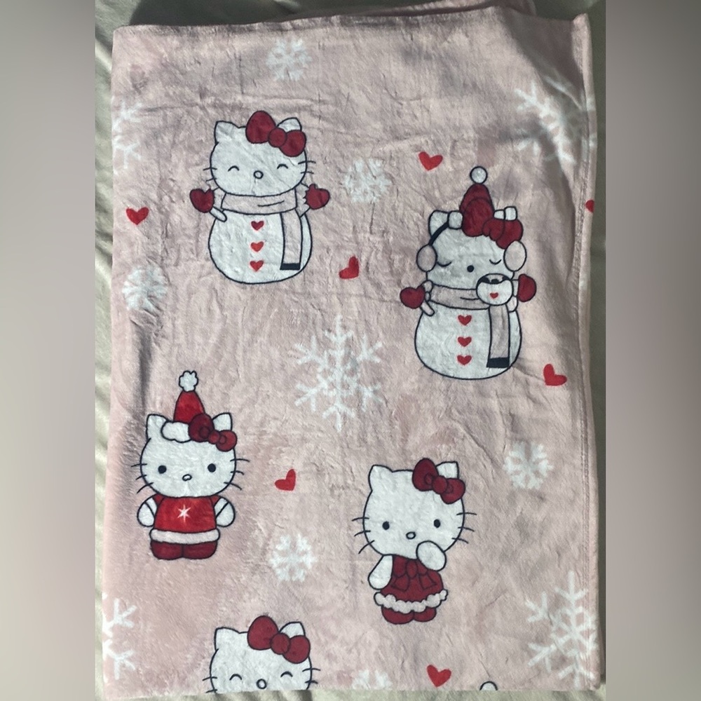 Hello Kitty Christmas Plush Blanket: Snowman, Snowflakes, and Hearts - 50x70